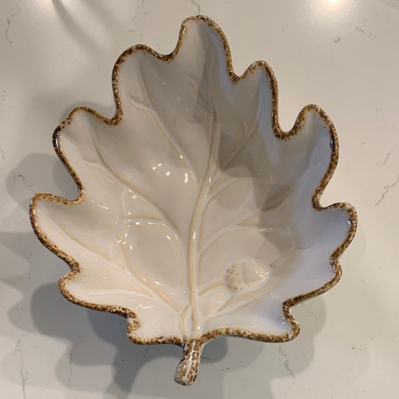 Pottery Barn Other - Pottery Barn Oak Leaf-Shaped Ceramic Dish with raised Acorn 002